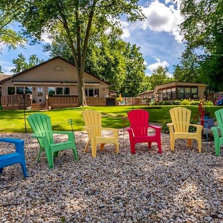 Rock River Retreat With Dock And Seasonal Pool! Edgerton Extérieur photo