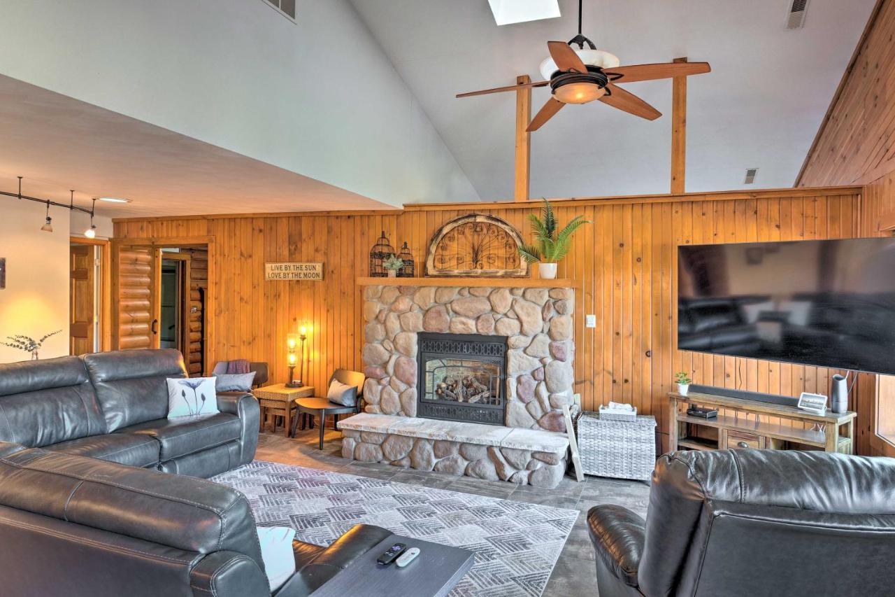 Rock River Retreat With Dock And Seasonal Pool! Edgerton Extérieur photo
