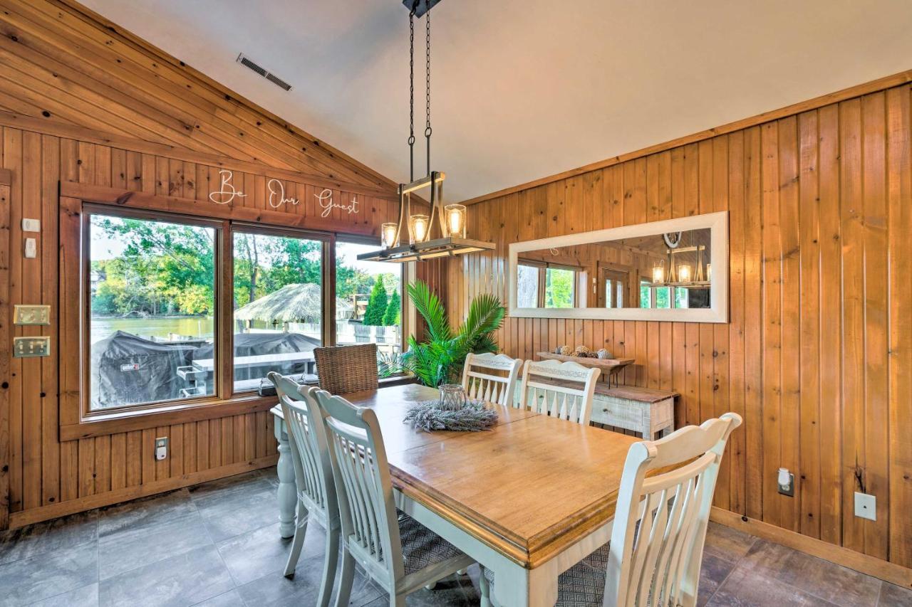 Rock River Retreat With Dock And Seasonal Pool! Edgerton Extérieur photo