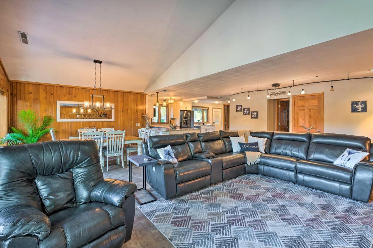 Rock River Retreat With Dock And Seasonal Pool! Edgerton Extérieur photo