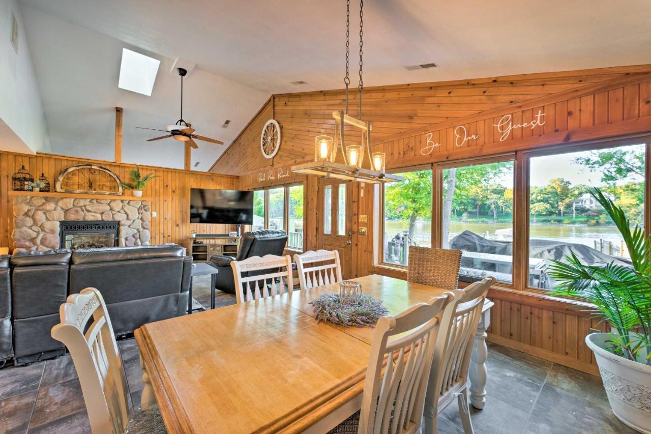Rock River Retreat With Dock And Seasonal Pool! Edgerton Extérieur photo