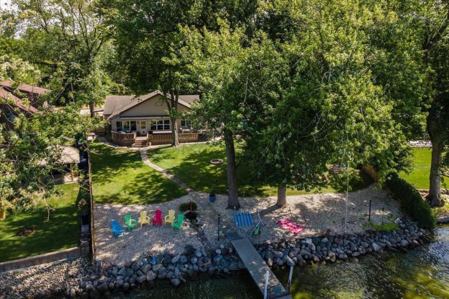 Rock River Retreat With Dock And Seasonal Pool! Edgerton Extérieur photo
