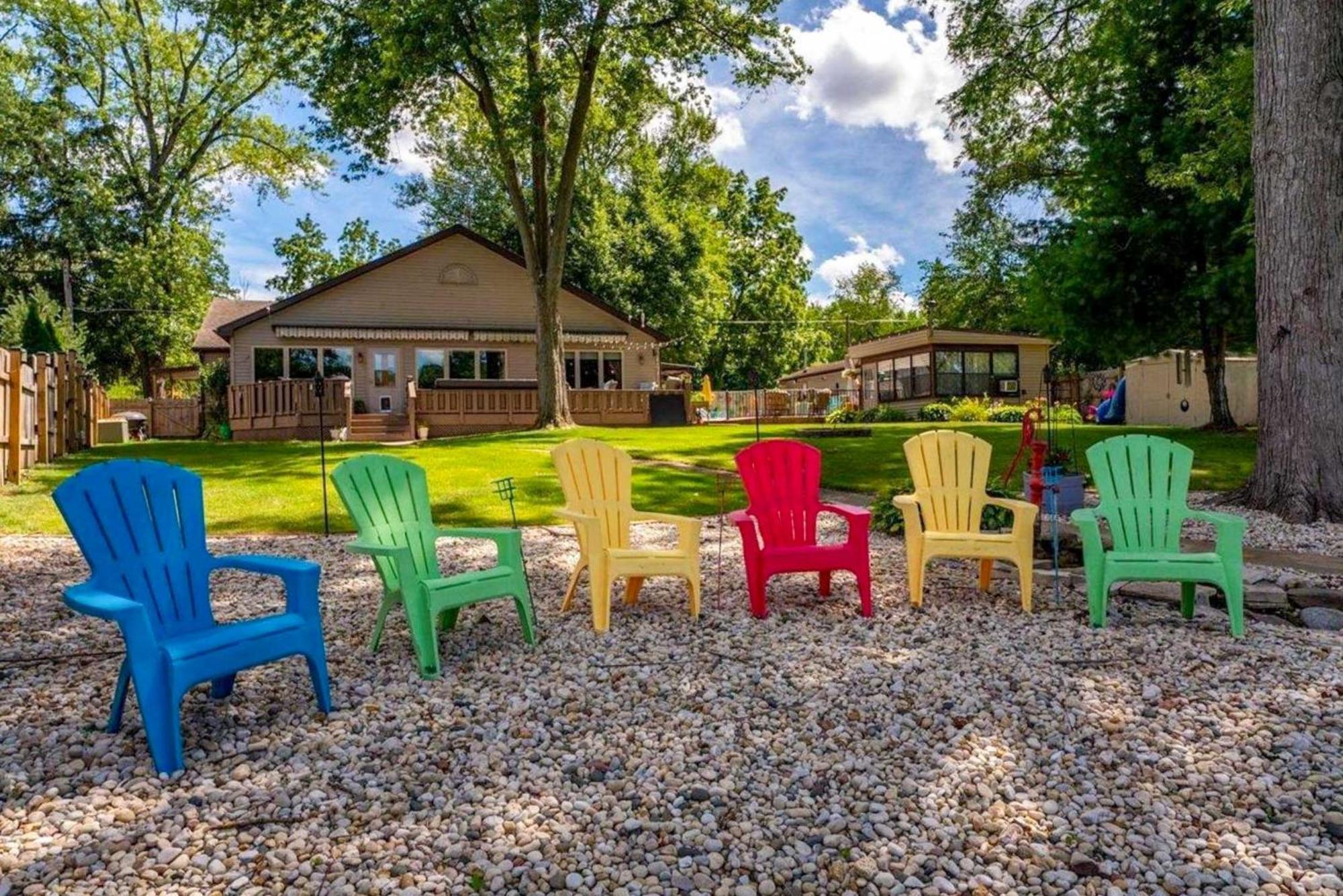 Rock River Retreat With Dock And Seasonal Pool! Edgerton Extérieur photo