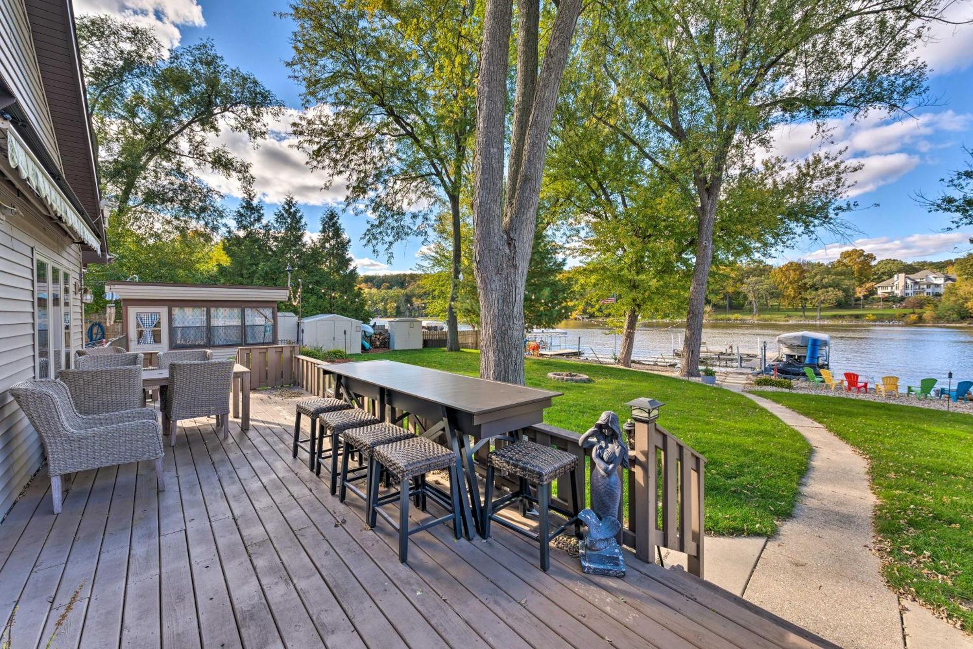 Rock River Retreat With Dock And Seasonal Pool! Edgerton Extérieur photo