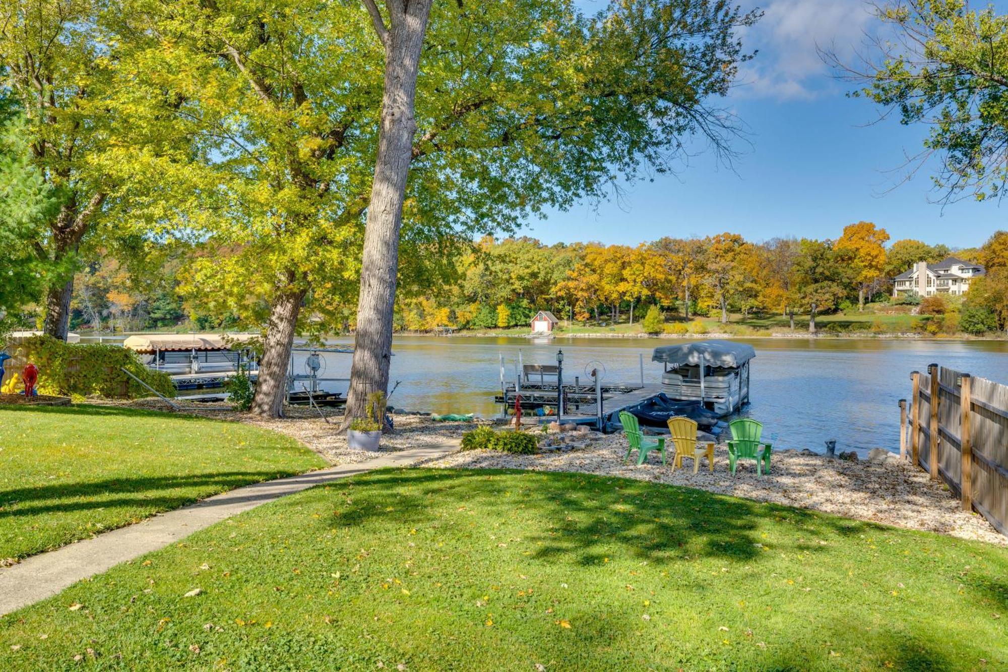 Rock River Retreat With Dock And Seasonal Pool! Edgerton Extérieur photo